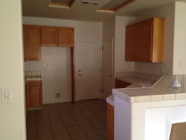 $1700 – 8523 Spanish Bay Dr., Bakersfield, CA 93312 rented northwest home