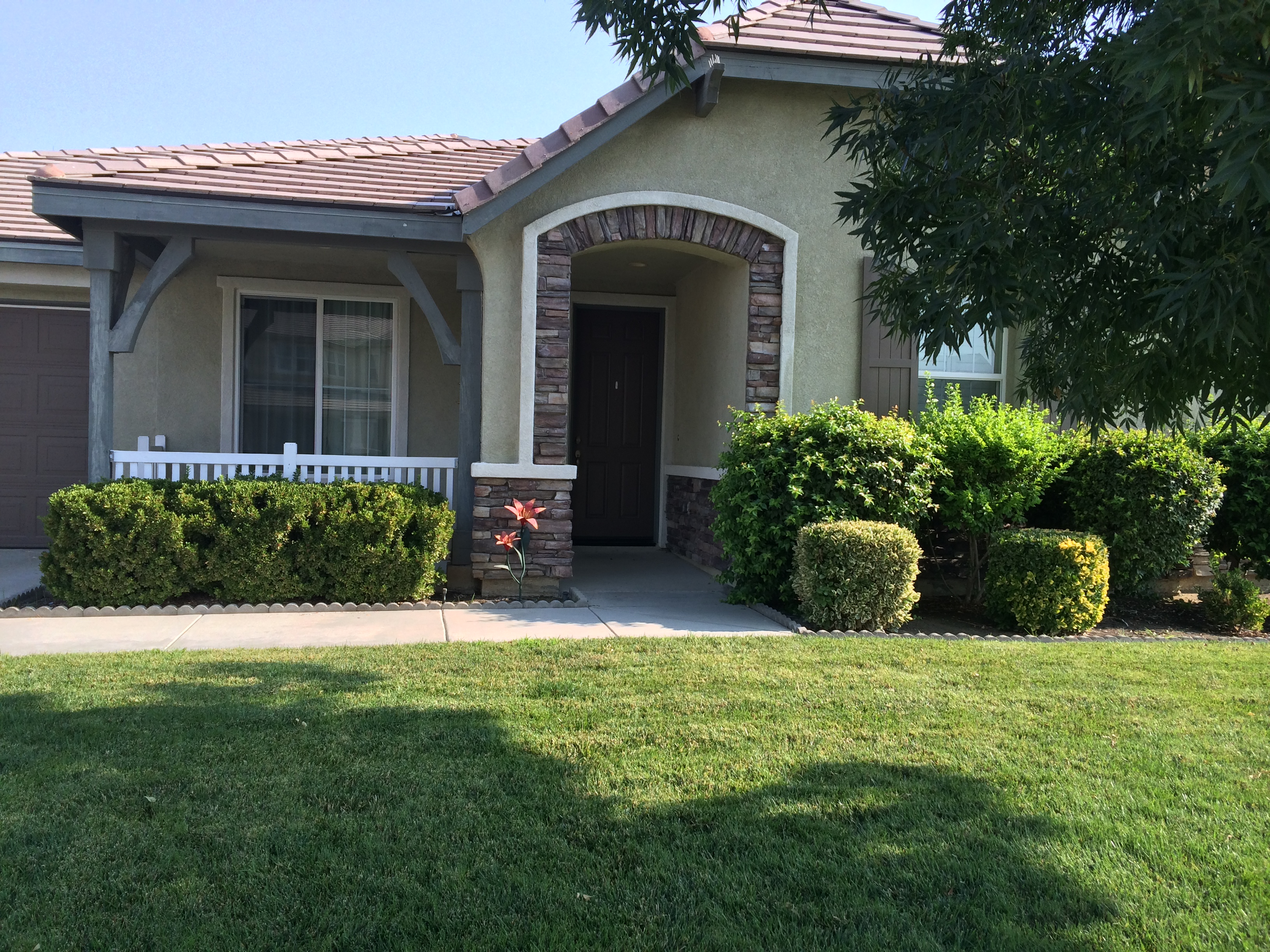 $1695 – 12416 Colorado Ave., Bakersfield, CA 93312 rented northwest home